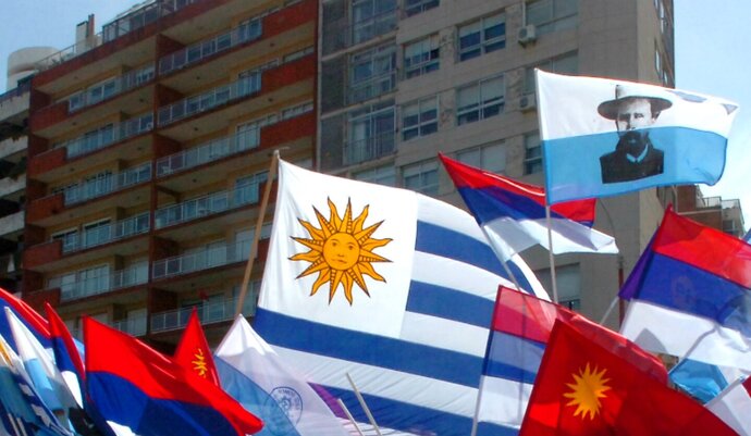 Encuesta de Opción: Las preferencias del electorado para las Internas en el Frente Amplio y El Partido Nacional Encuesta de Opción: Las preferencias del electorado para las Internas en el Frente Amplio y El Partido Nacional